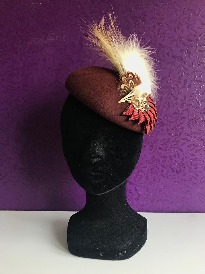 IMAGE - Handblocked brown felt baret. Decorated with feathers, ribbon cocade and bird skull. Stays on with an elastic.