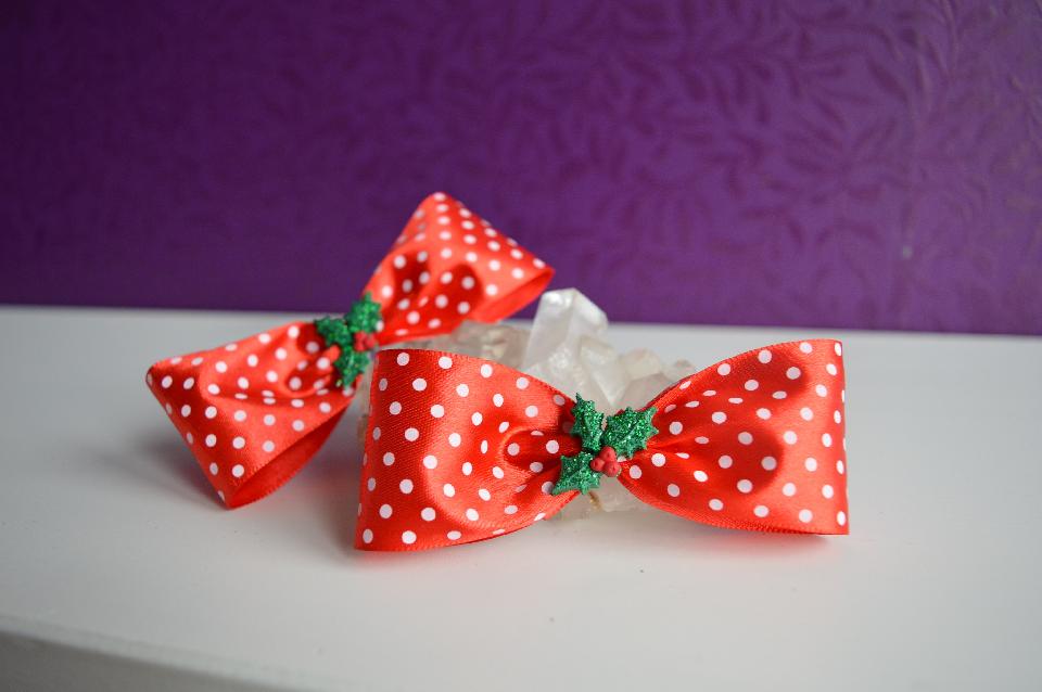 IMAGE - Red and white polkadot hairpin with glittered holly leaves.