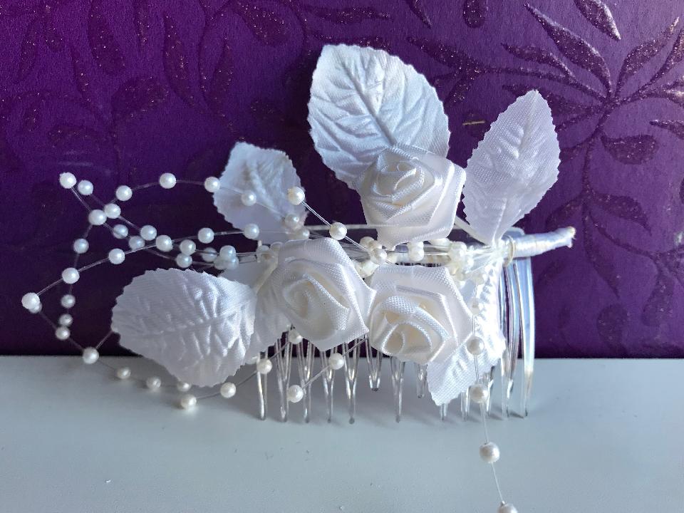 IMAGE - Small vintage bridal hairpiece.
These are the only items on the site not handmade by me. 
They are an old stock and have never been worn. 
Fixes to the hair with a comb.