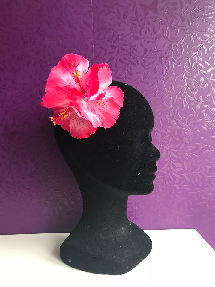 IMAGE - Set of pink hibiscus hairflowers.