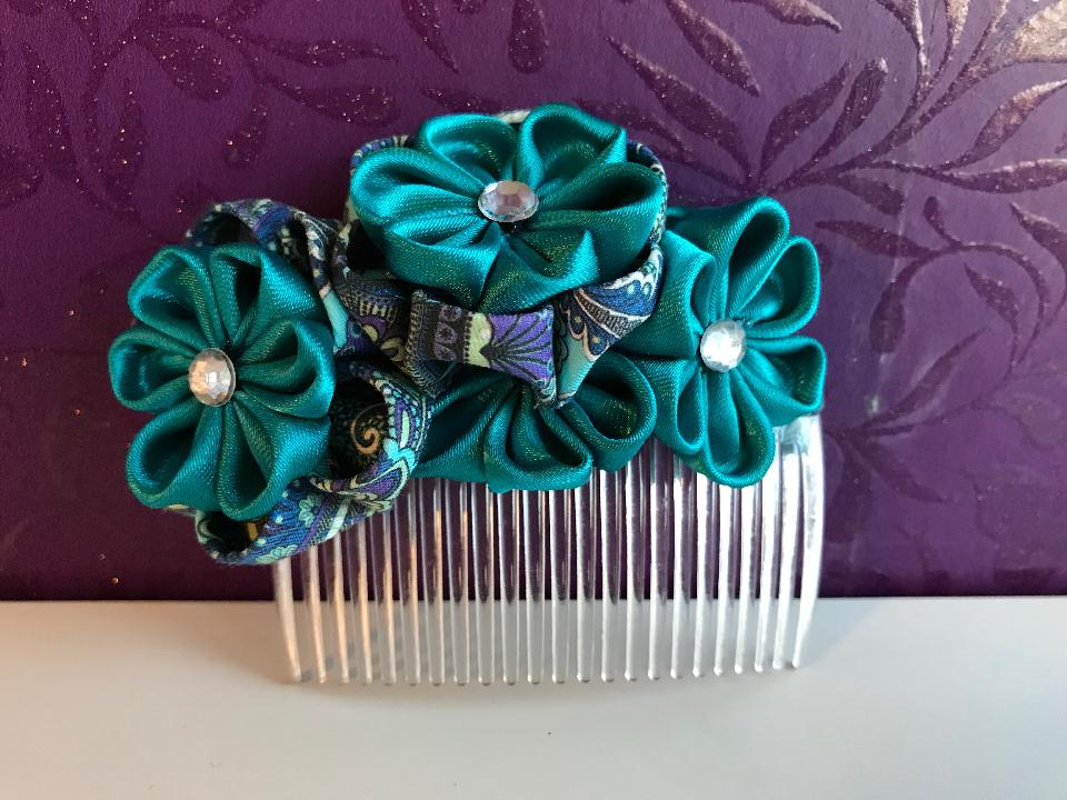 IMAGE - Blue handfolded kanzashi flower comb, finished with rhinestones.
